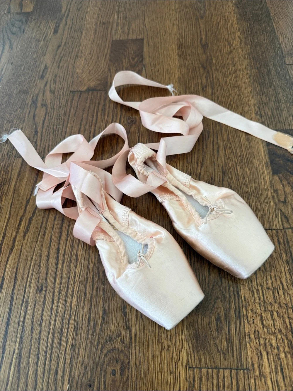 Girls Ballet Pointe Shoes in Light Pink